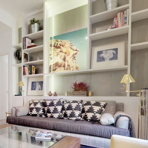 Come home after a busy day and get cosy in the eclectic living room