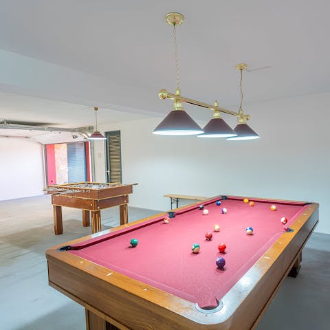 Keep the night flowing in the indoor games room