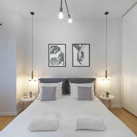Wake up in the sleek, modern bedroom feeling rested and ready for another day of Athens sightseeing