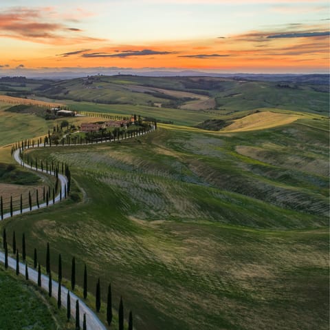 Explore the rolling Tuscan countryside from your spot in Fratticciola – a fifteen-minute drive from Cortona 
