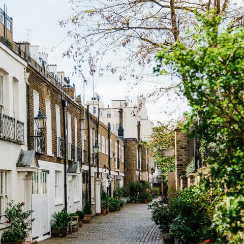 Explore South Kensington, a hub of eateries, musuems, and boutiques