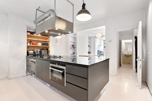 Bloomsbury Beauty image 12