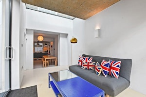 Bloomsbury Beauty image 11