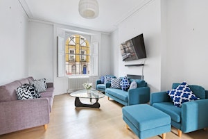 Bloomsbury Beauty image 1