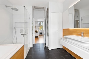 Bloomsbury Beauty image 7