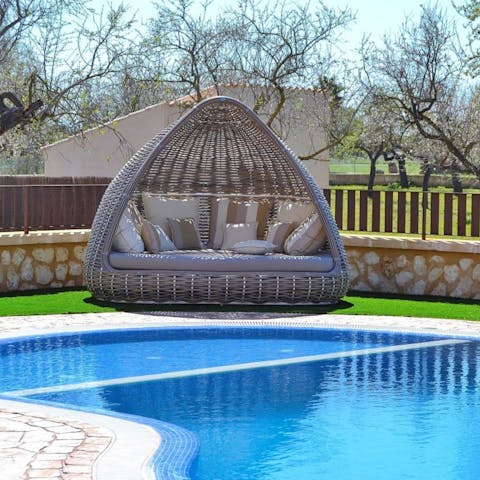 Guests loved the large, private pool and the options to entertain the kids in the garden.