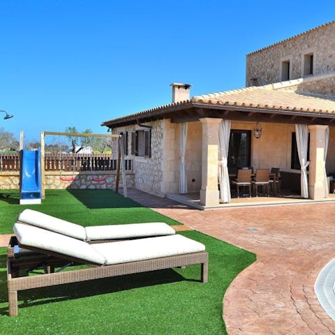 The home has plenty of space for families and groups, and is well equipped with everything you need for a comfortable stay.
