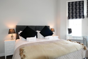 Regency Hideaway image 7
