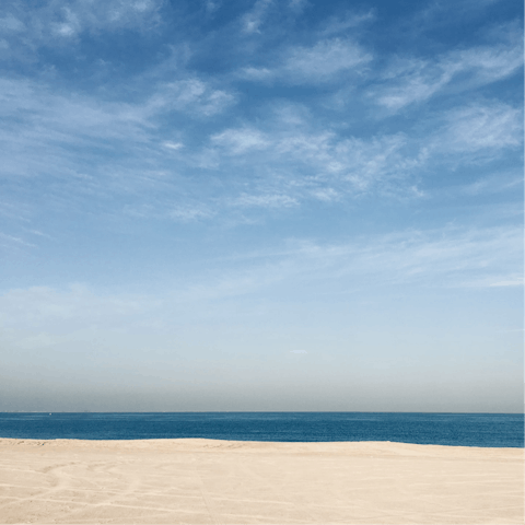 Take a five-minute stroll to Mina Seyahi beach