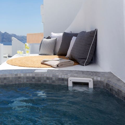 Enjoy romantic evenings in the private jacuzzi hot tub