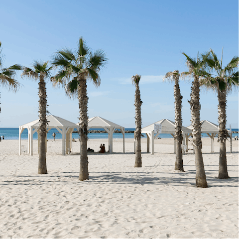 Walk to the Tel Aviv Promenade and the beach in minutes