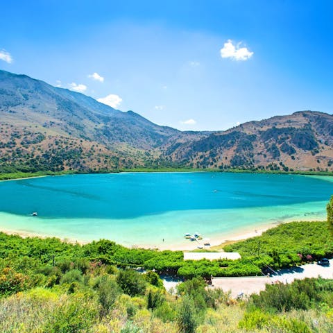 Enjoy Lake Kournas on your doorstep, set against a backdrop of Lefka Ori