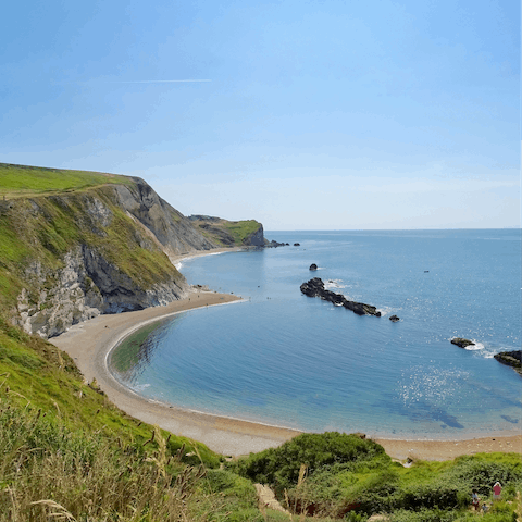 Explore beautiful Dorset – you'll be a thirty-five minute drive from the Jurassic Coast