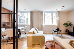 Sophisticated London image 13