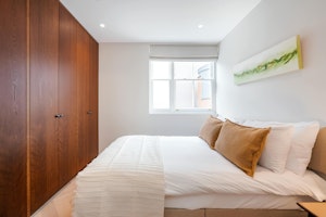 Sophisticated London image 6