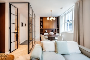 Sophisticated London image 5