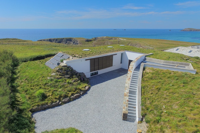 Clifftop Hideaway main image