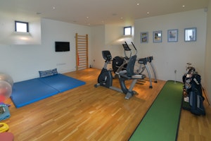 Clifftop Hideaway image 15