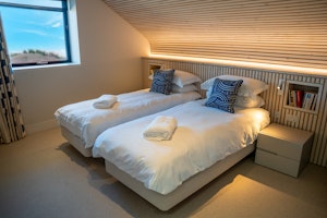 Clifftop Hideaway image 11