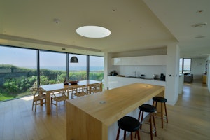 Clifftop Hideaway image 9