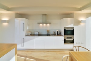 Clifftop Hideaway image 7