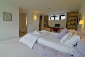 Clifftop Hideaway image 6