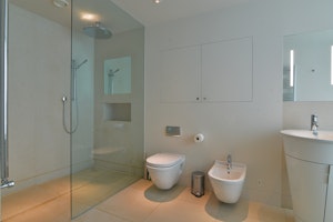 Clifftop Hideaway image 2