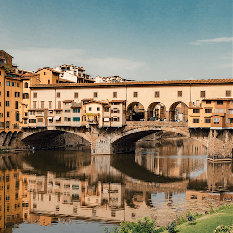 Wander through the historic streets to Ponte Vecchio – just a twenty-minute walk away
