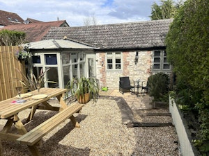 Picturesque Cottage image 1
