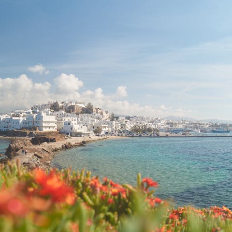 Enjoy the stunning beaches of Naxos – Glyfada Beach is 1km away