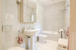 Orchard Bastide image 15