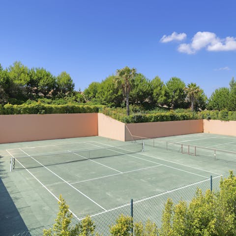 Practise your serve on the club’s tennis courts