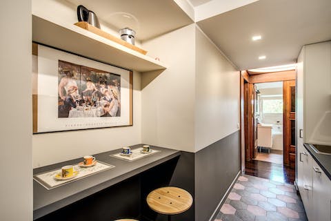 Enjoy your morning espresso at the kitchen's breakfast bar