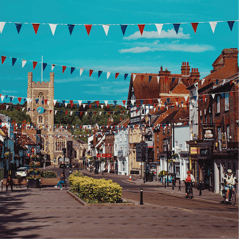 Go for lunch in the charming town of Henley-on-Thames, only ten minutes' drive away