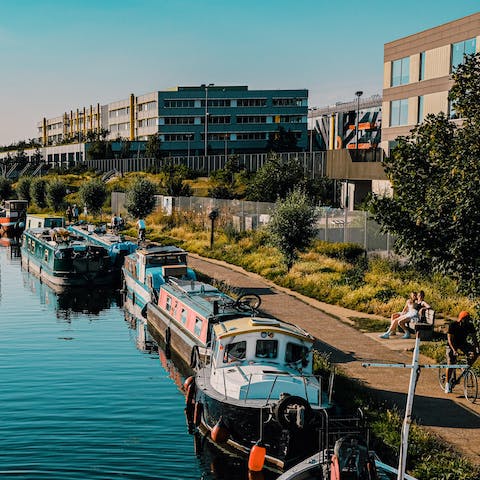 Walk just half an hour to Hackney Marshes or Hackney Wick