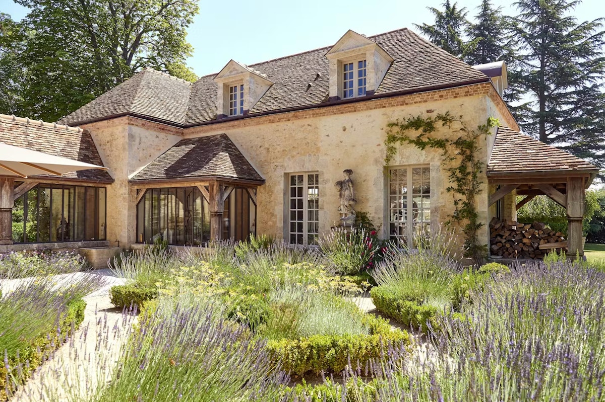 Lavender and Ivy, Ile-de-France