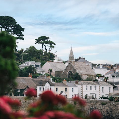 A few minutes’ walk to the centre of St Mawes