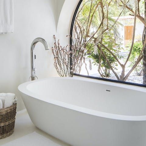 Soak away your worries in the chic free-standing bath tub