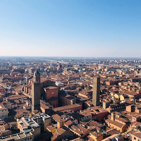 Explore beautiful Bologna – your home is less than a ten-minute walk from Montagnola Park and twenty from Piazza Maggiore