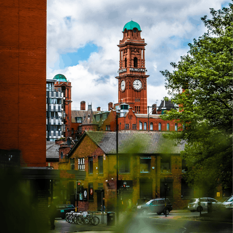 Explore the eclectic culture of central Manchester, right on your doorstep