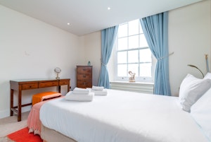 Calm in Clapham image 14