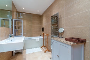 Calm in Clapham image 12