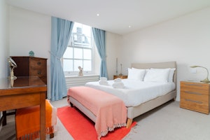 Calm in Clapham image 9