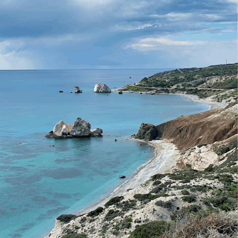 Visit the nearby beaches of Alyxe or Vreksi
