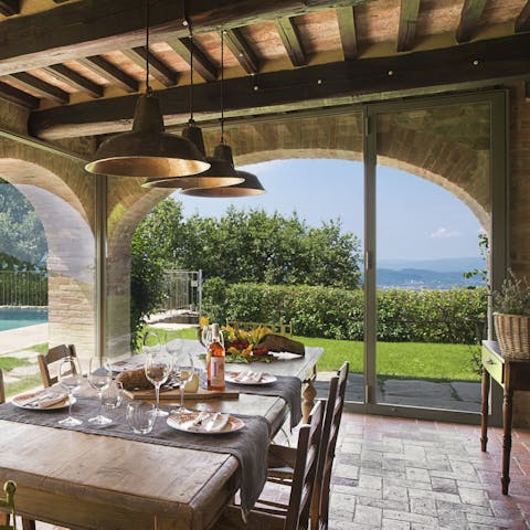 Organise your dream Tuscan dinner party and hire a private caterer