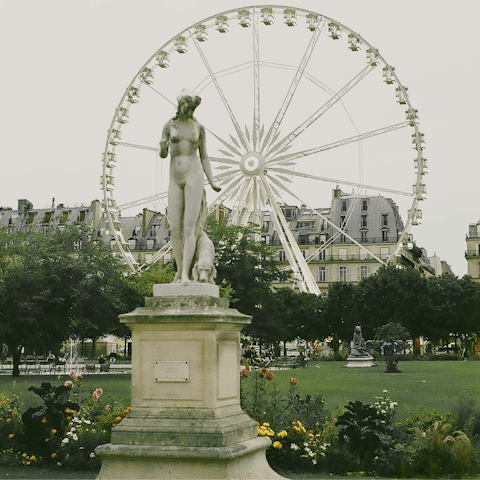 Take an afternoon walk down to the beautiful Jardin des Tuileries