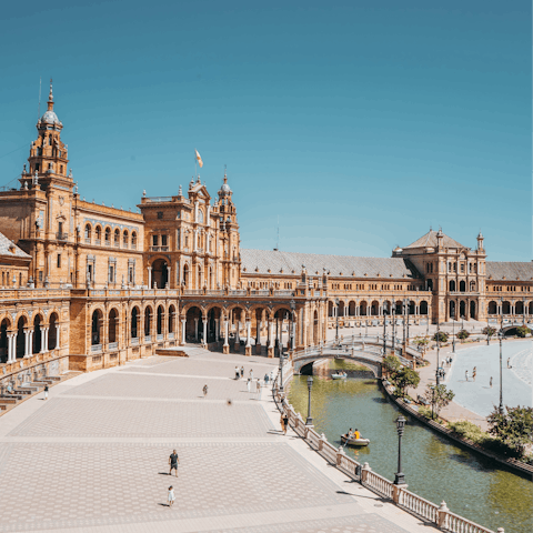 Stay just a short stroll away from the breathtaking Royal Alcazar of Seville