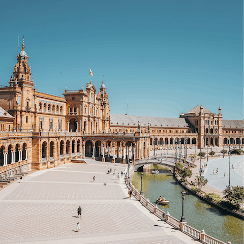 Stay just a short stroll away from the breathtaking Royal Alcazar of Seville
