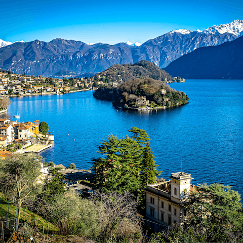 Stay on the picturesque shores of Lake Como 
