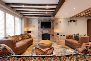 The Oak Beams image 8